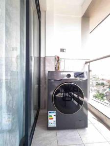 1BR Apartment with Gym, King Bed ,City Views and Prime Location