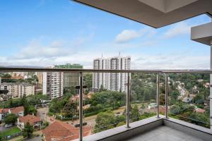 1BR Apartment with Gym, King Bed ,City Views and Prime Location