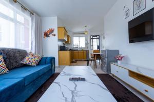 Serene Retreat 2 Bedroom with Pool, Netflix Fast Wifi and Gym