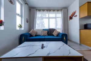 Serene Retreat 2 Bedroom with Pool, Netflix Fast Wifi and Gym