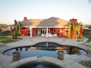 Massive estate with tons of amenities