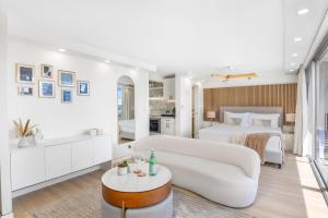 Ocean Retreat: Remodeled Pacific Monarch Haven