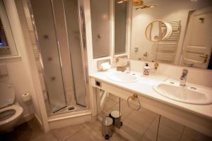 Maisons d'hotes LES FRENES EN PROVENCE-CHATEAU ZEN : photos des chambres