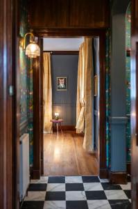 The Red House - Grade B Listed Unique Home