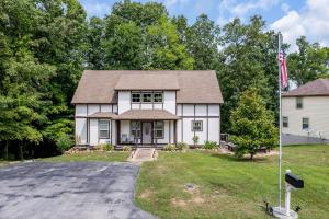 Center Hill Lake House - Charming 4 Bedroom