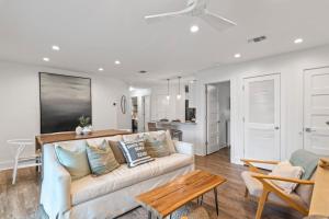 Beach Condo with Heated POOL and Tennis Courts and Beach Access and 6 Beds that Sleep 8