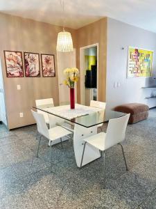 Apartamento a 300m Beira Mar-Meireles! Serviço Diário e Wi-fi 650Mb!