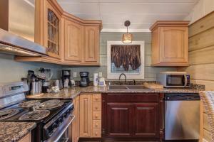 Seclusion Retreat by Stony Brook Cabins