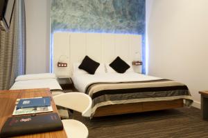 Triple Room room in Petit Palace Boqueria Garden