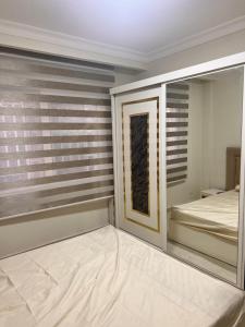 شقة ثلاث غرف بحديقة مدينتي