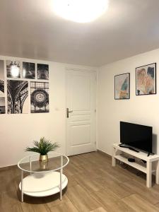 Appartements Charmant logement situe en plein verdure et au centre ville de Rosny Sous Bois : photos des chambres