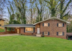 Spacious Decatur Home Sleeps 12, Work-Ready