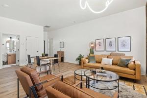 Top-Rated 1BR Near Convention Center & Parking