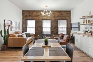 Top-Rated 1BR Near Convention Center & Parking