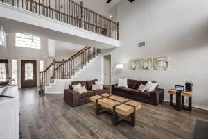 Dream Vacay in Central Plano - Pool & Grill