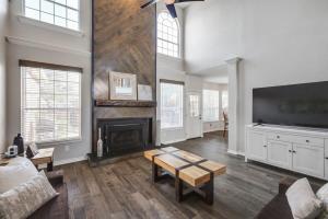 Dream Vacay in Central Plano - Pool & Grill