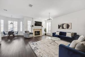 Luxury Home w Hot Tub near DFW Airport