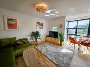 London pad on Thames - London