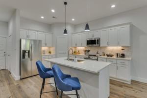 Modern and Comfortable Home Close to Downtown