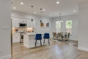 Modern and Comfortable Home Close to Downtown