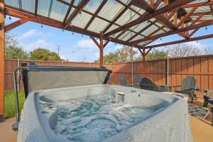 Best of Carrollton - Luxury Pool Hot tub Games