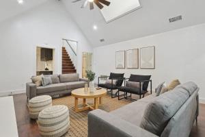 Best of Carrollton - Luxury Pool Hot tub Games