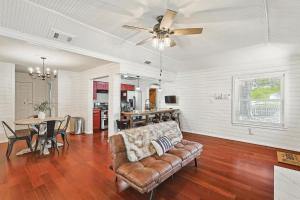 3BD Farmhouse Country Living - Pool Patio Firepit