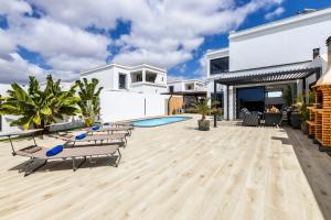Villa Playa Blanca - Heated pool, AirCon