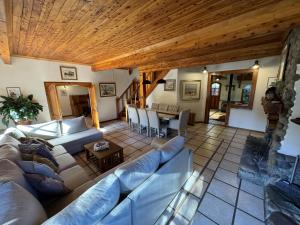 Alma Andina a orillas del río Quilquihue, frente al lago Lolog