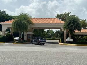 Hermosa villa en metro country club Juan dolio