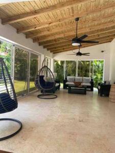 Hermosa villa en metro country club Juan dolio