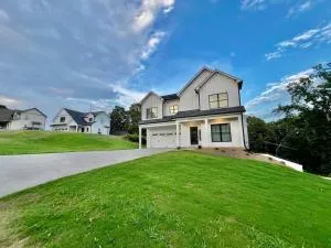 Glamorous House - غينزفيل