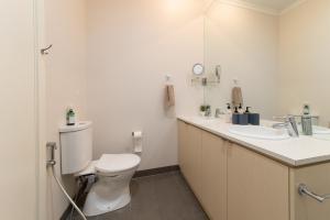 Torquay Golf Retreats - Pool, Beach, Tennis, Golf