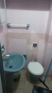 Apartamento Kitnet pé na areia centro de Mongagua