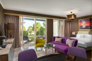 Suite with Balcony and Garden View room in Radisson Blu Hotel Istanbul Ottomare