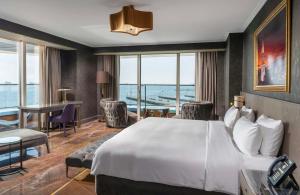 Suite with Balcony and Sea View room in Radisson Blu Hotel Istanbul Ottomare