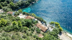 Apartments by the sea Ubli, Lastovo - 8344