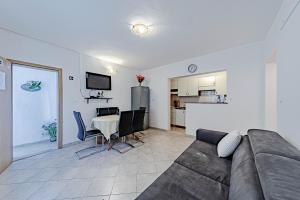 Apartments by the sea Ubli, Lastovo - 8344