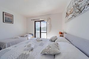 Apartments by the sea Ubli, Lastovo - 8344