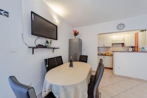 Apartments by the sea Ubli, Lastovo - 8344