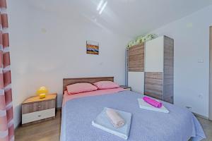 Apartments by the sea Zaklopatica, Lastovo - 12452