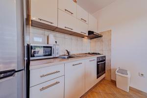 Apartments by the sea Zaklopatica, Lastovo - 12452