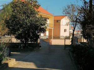 Apartments with parking space Zablace, Sibenik - 22255