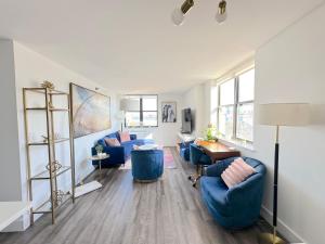 Luxury 2BR - Elevator-Gym-Laundry-10 Min to NYC