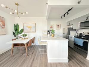 Luxury 2BR - Elevator-Gym-Laundry-10 Min to NYC