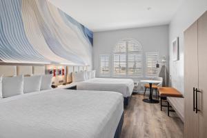 King Room with Two King Beds - Non-Smoking room in Super 8 by Wyndham San Bruno /SF Intl Arpt West