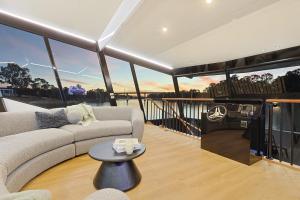 All Seasons Houseboats