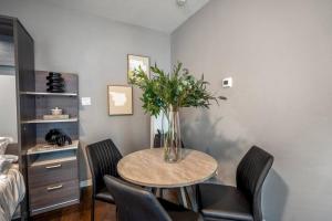 Palmer Hotel Suite Retreat in the Heart of Houston