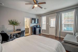 Palmer Hotel Suite Retreat in the Heart of Houston