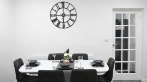 Manchester Entire House 3-Bedrooms-Sleeps5-Parking